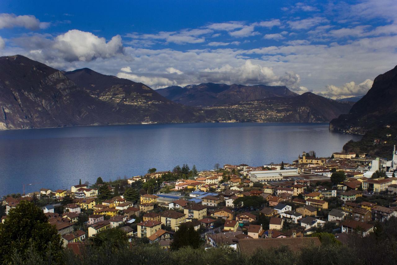 Magic On The Lake - Panoramic Marone Buitenkant foto